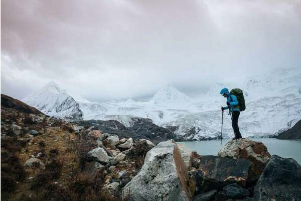 Randonnée femme en montagne